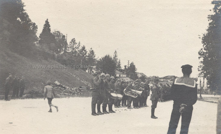 Cambio della guardia germanica sul mezzogiorno in piazza Umberto I a Udine.jpg